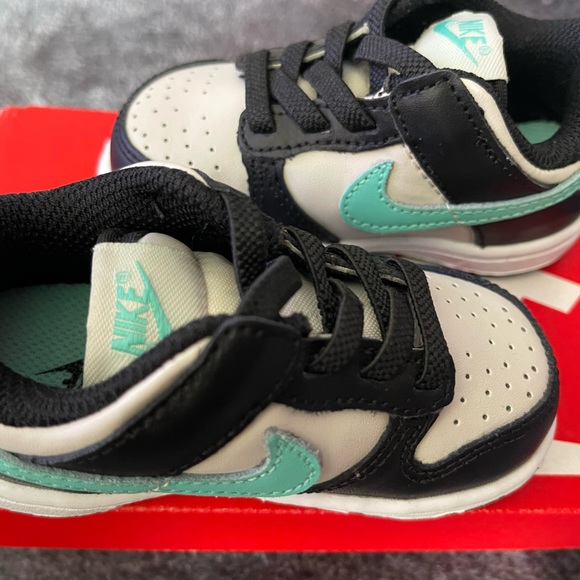 Nike Dunk Low - Picture 7 of 11